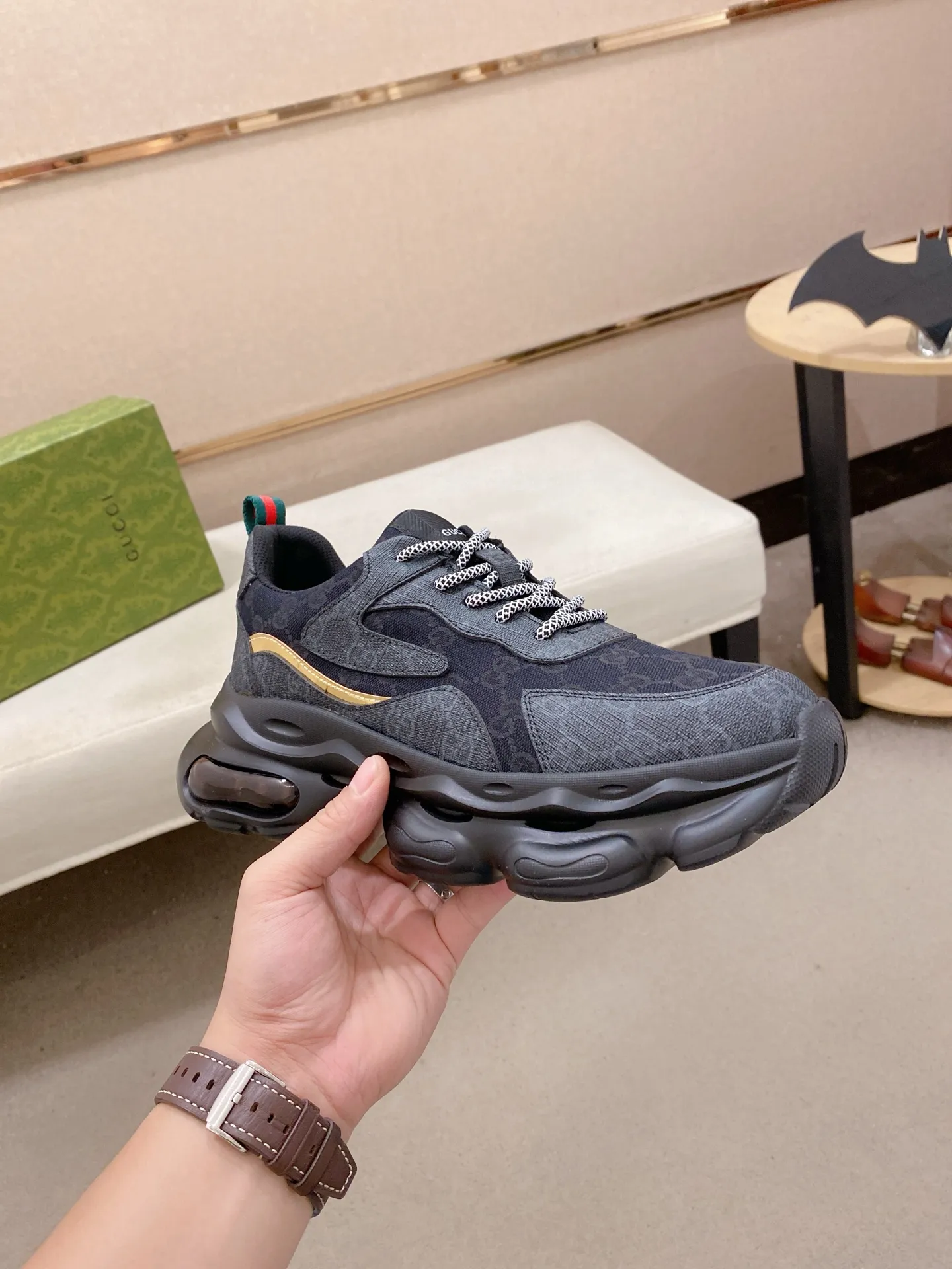 Men's clothing and shoes💰:462💰 (GUCCI) The latest model from the official website🎁🎁Casual and fashionable men's shoes👟, hot style💥The style is simple and elegant, exclusive for trendy men. Unique official website's latest brand elements👑original Gucci decoration, fashionable and generous, the fabric is original cowhide ✅sheepskin lining, the official website specifies wear-resistant casual outsole, the classic model is taken in kind at the counter🎬38-44 (can be customized for 45 non-refundable)